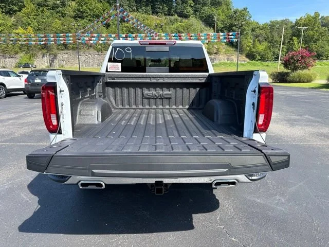 New 2026 Glacier White Tricoat GMC SLT image 22