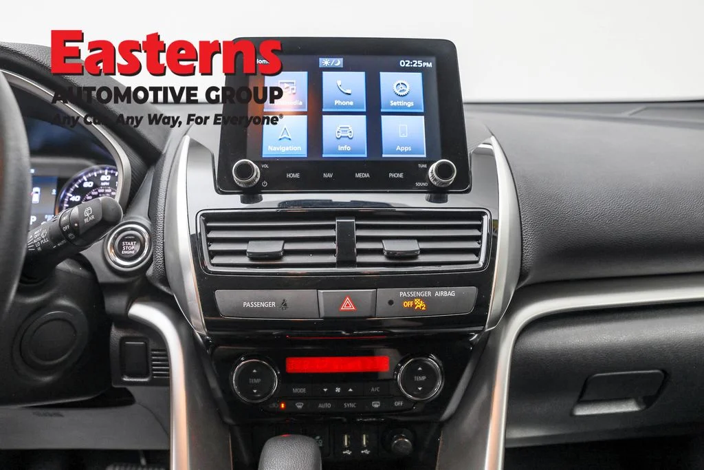 Used 2024 Silver Mitsubishi SE image 12