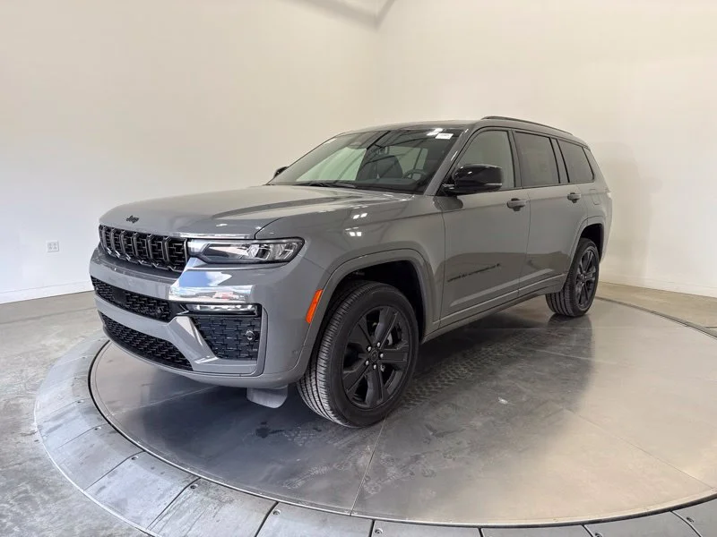New 2027 Sting-Gray Clear-Coat Paint Jeep Limited Reserve image 3