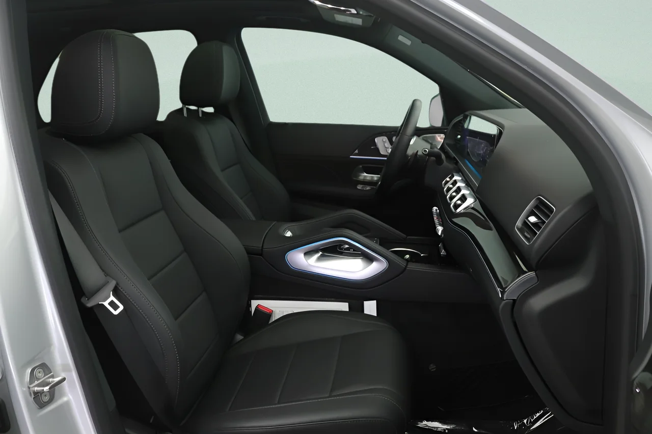Used 2020 Silver Mercedes-Benz 450 4MATIC® AMG® Package image 28