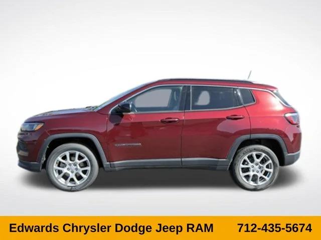 Used 2022 Red Jeep Latitude Lux image 4