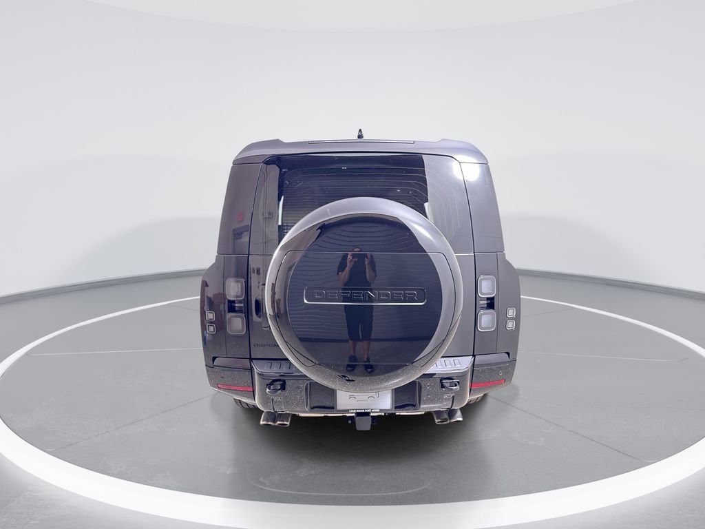 New 2026 Santorini Black Land Rover V8 image 7