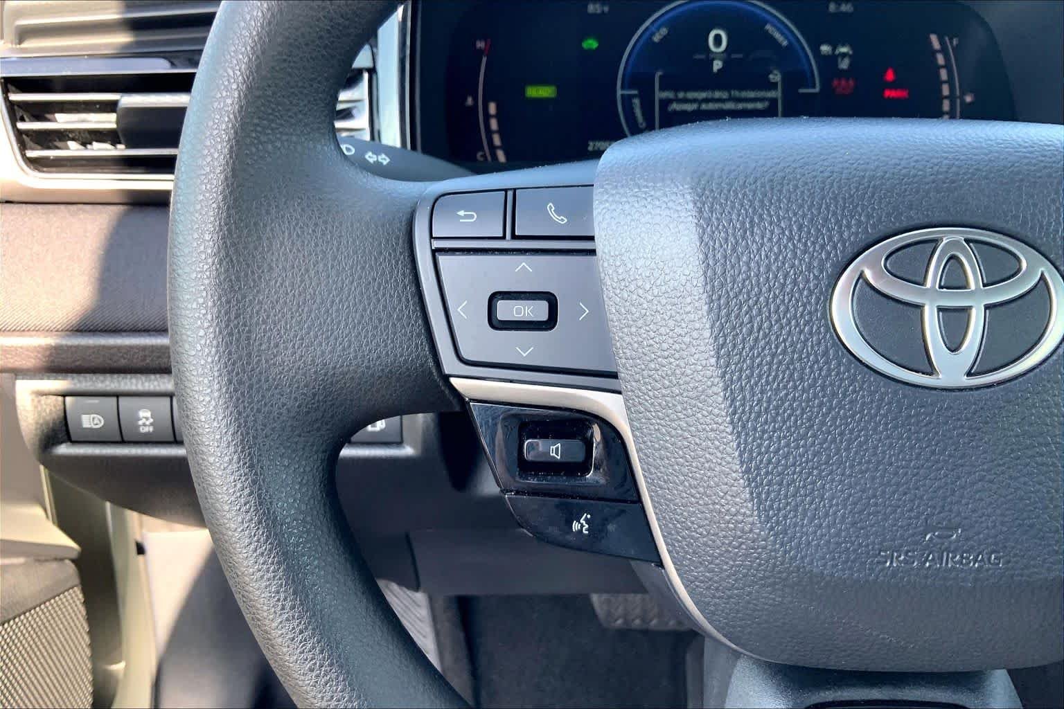 Used 2025 Ice Cap Toyota LE image 24