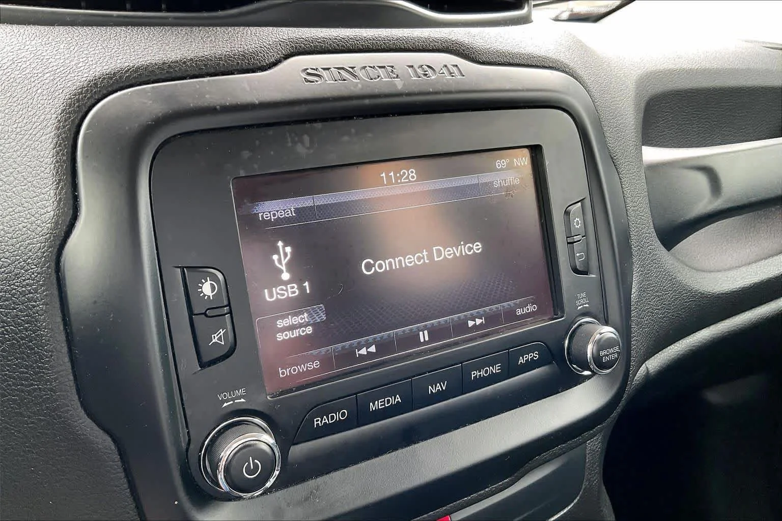 Used 2017 Mojave Sand Jeep Deserthawk image 33