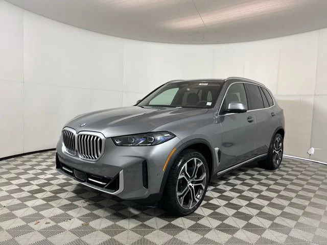 New 2026 Skyscraper Grey Metallic BMW xDrive40i image 3