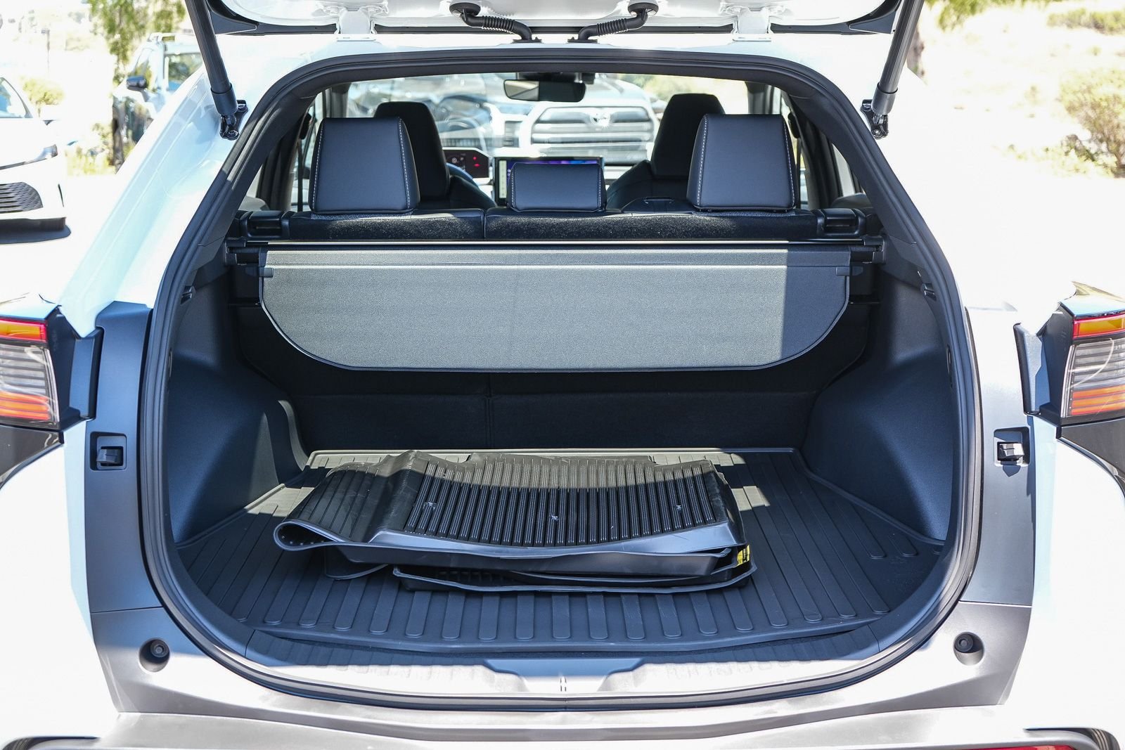 New 2026 Wind Chill Pearl <sup>1</sup> Toyota  XLE image 23