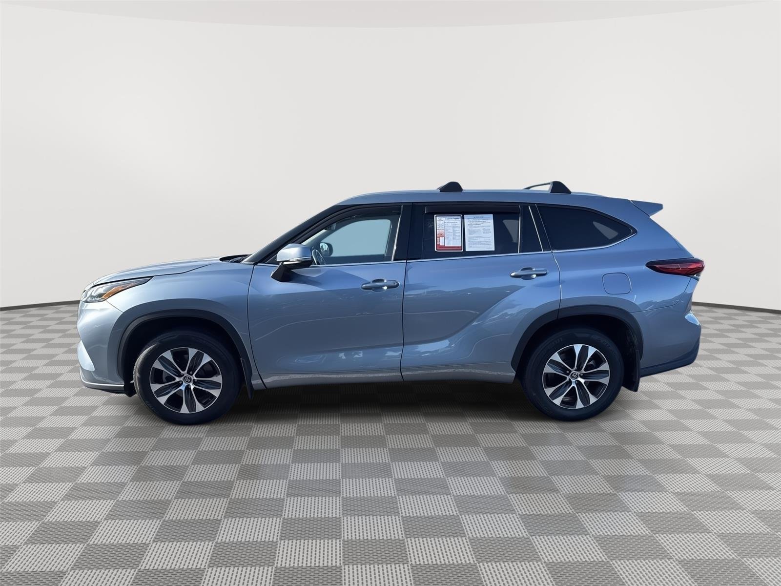 Used 2022 Moon Dust Toyota XLE image 12