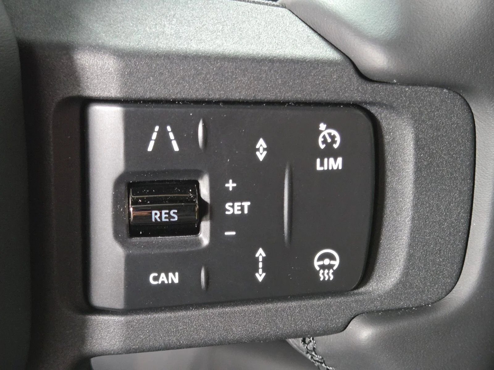 2026 Land Rover Defender OCTA - Photo 26