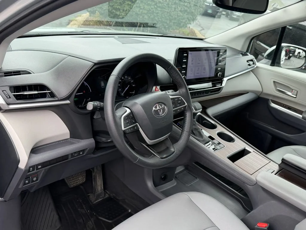 2024 Toyota Sienna XLE - Photo 21