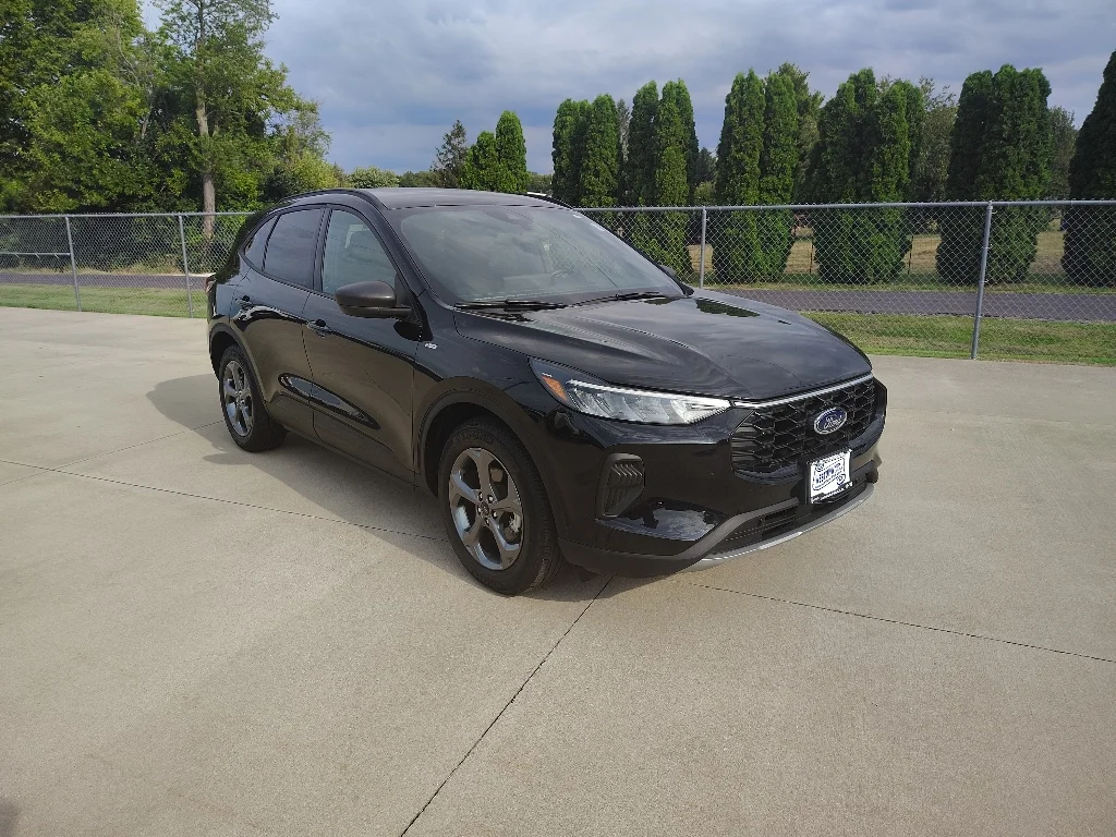 Used 2025 Agate Black Metallic Ford ST-Line image 22