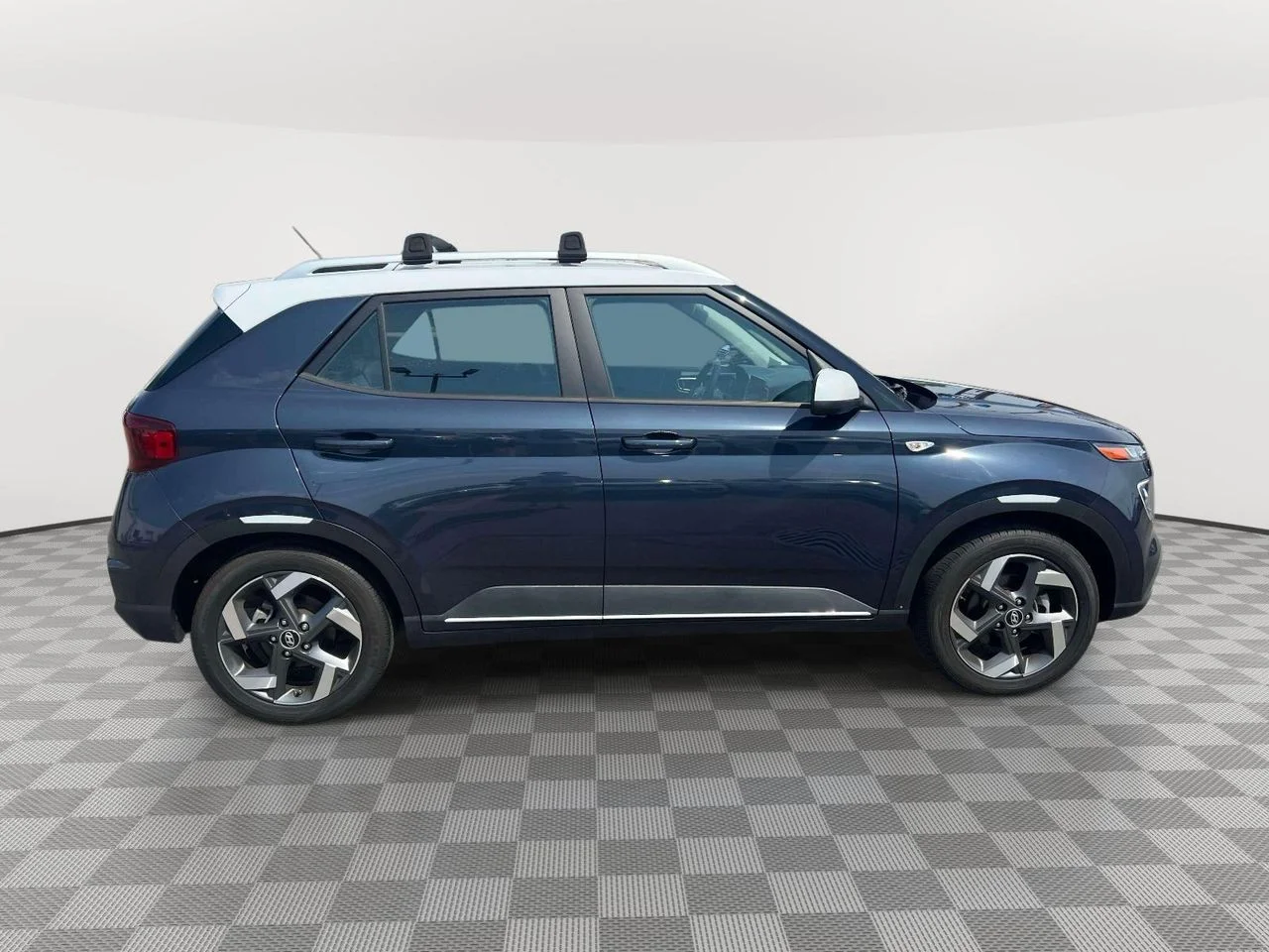 Used 2023 Denim w/White Roof Hyundai Limited image 4