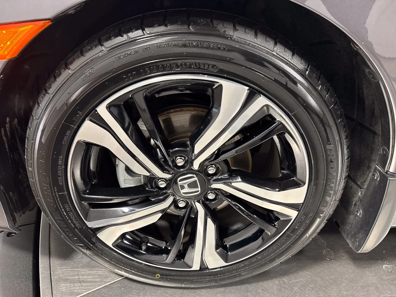 Used 2016  Honda Touring image 2