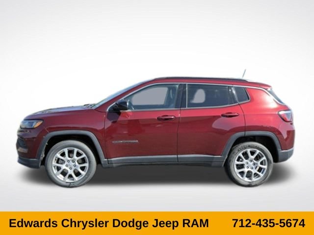 Used 2022 Red Jeep Latitude Lux image 4