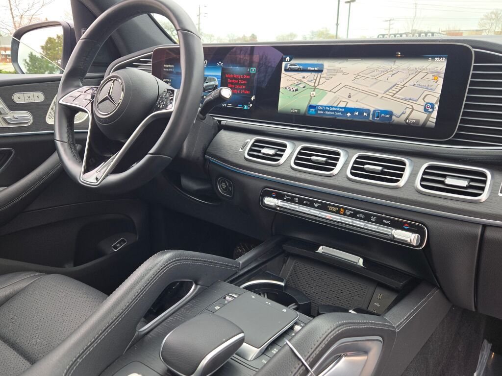 Used 2025  Mercedes-Benz GLS 450 image 7