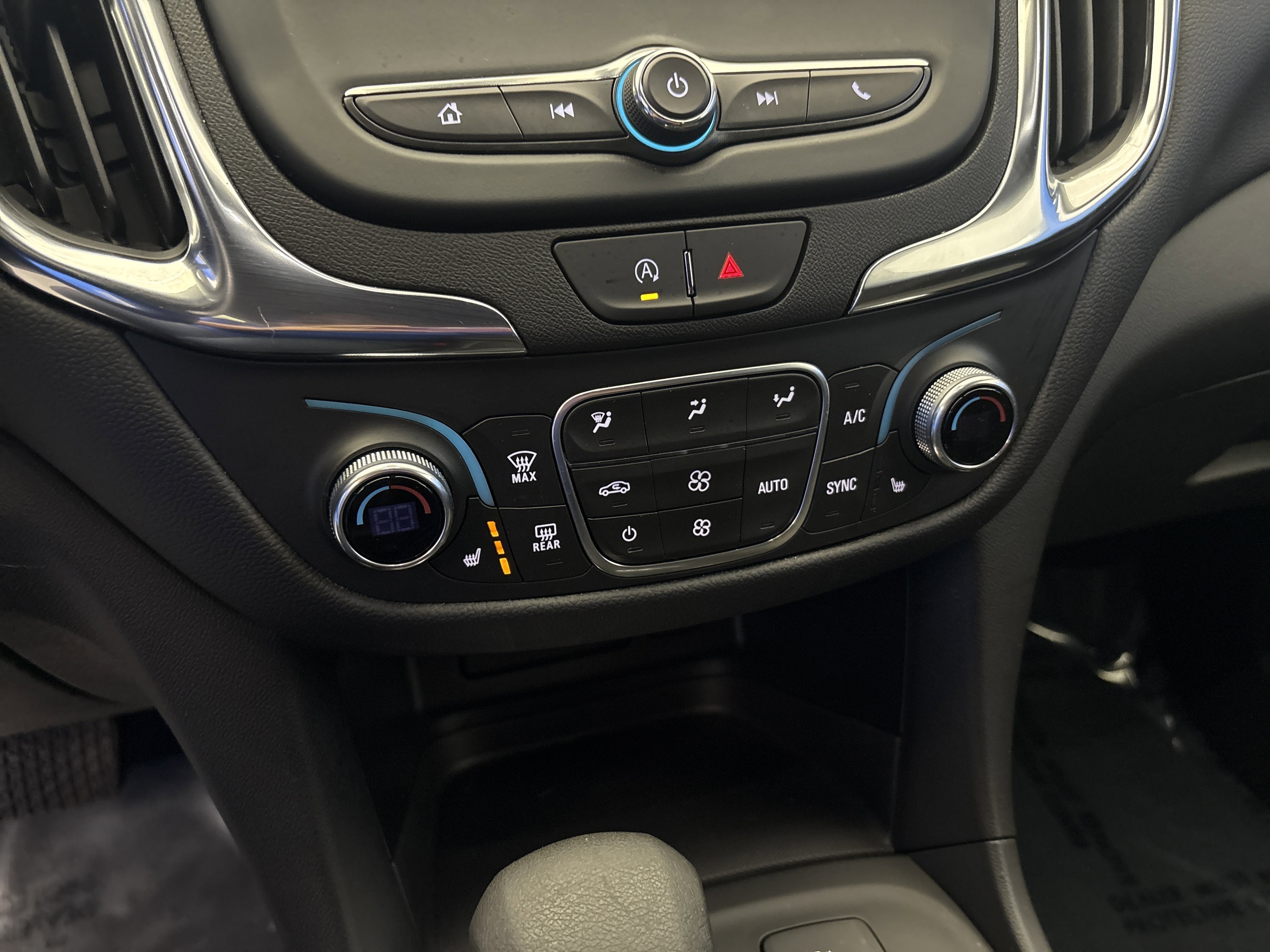 Used 2024 Summit White Chevrolet LT image 21