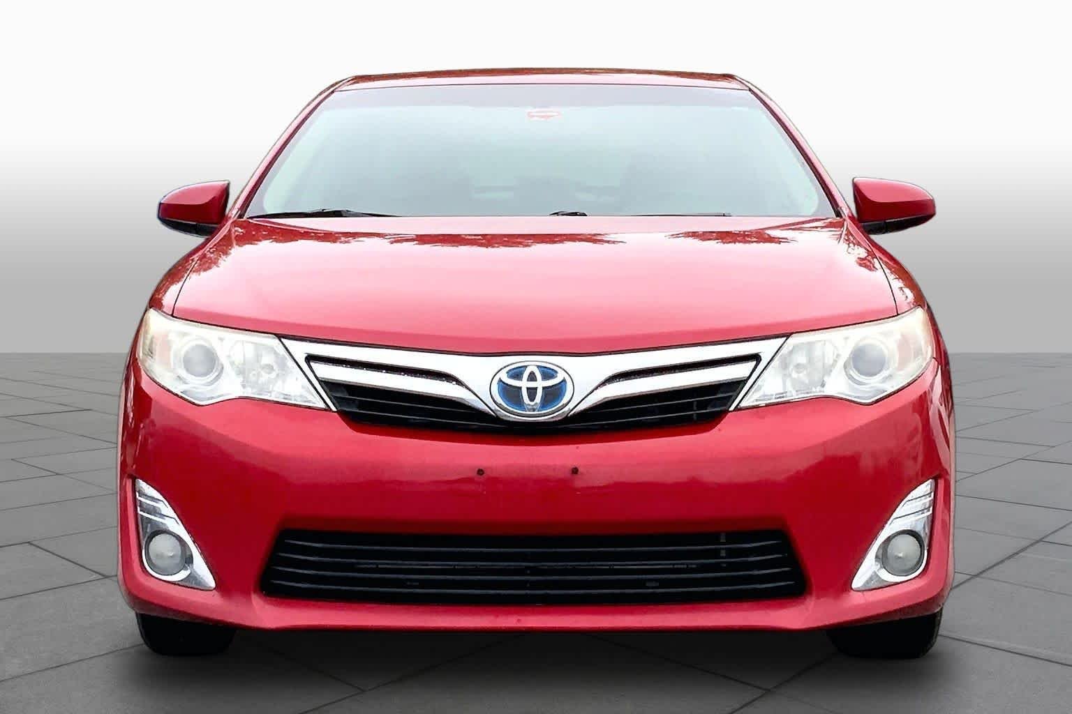 Used 2013 Barcelona Red Metallic Toyota LE image 4