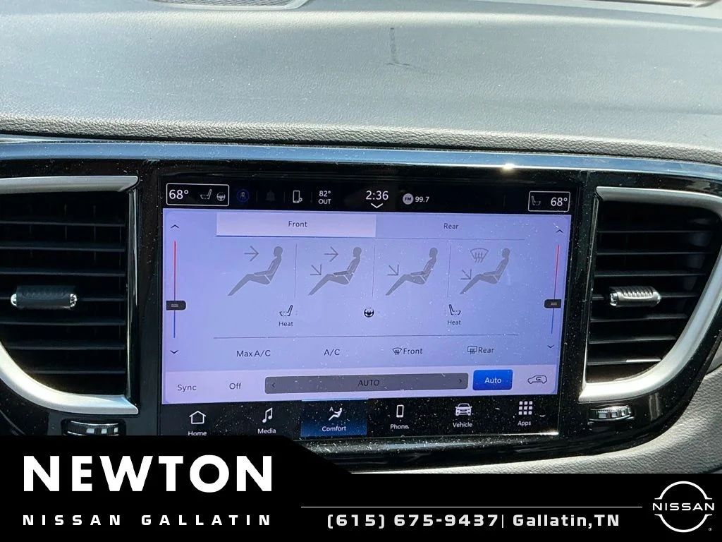 Used 2023 White Chrysler Touring L image 18