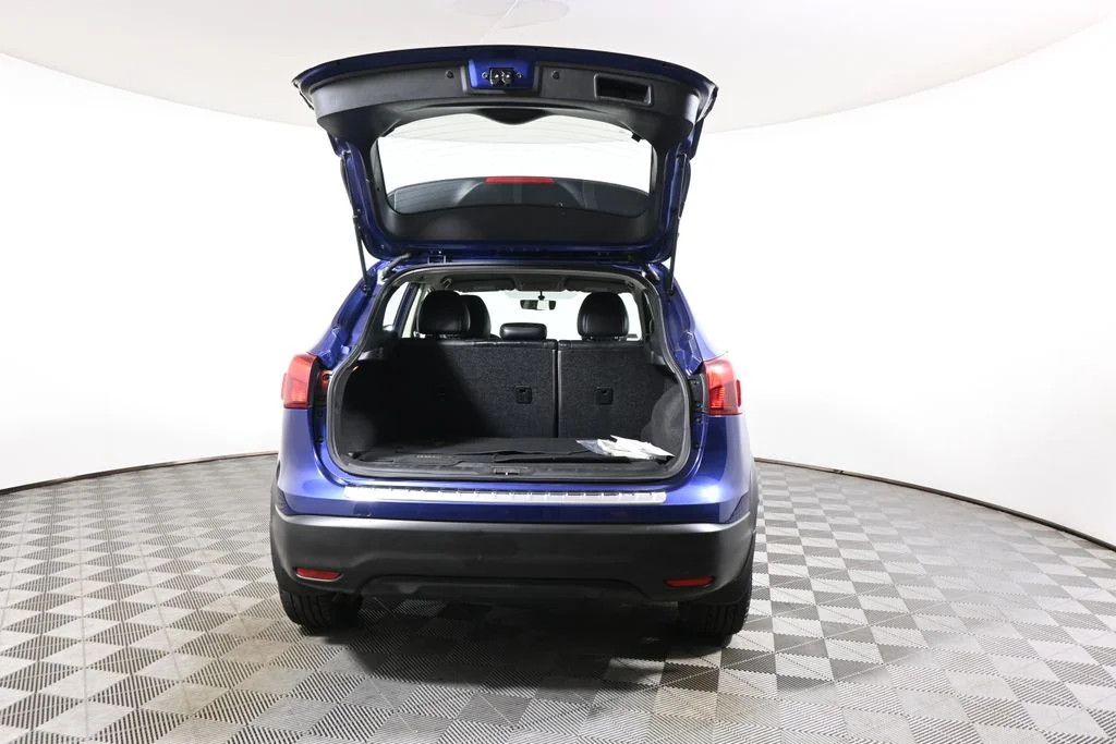 Used 2017 Blue Nissan SL image 33