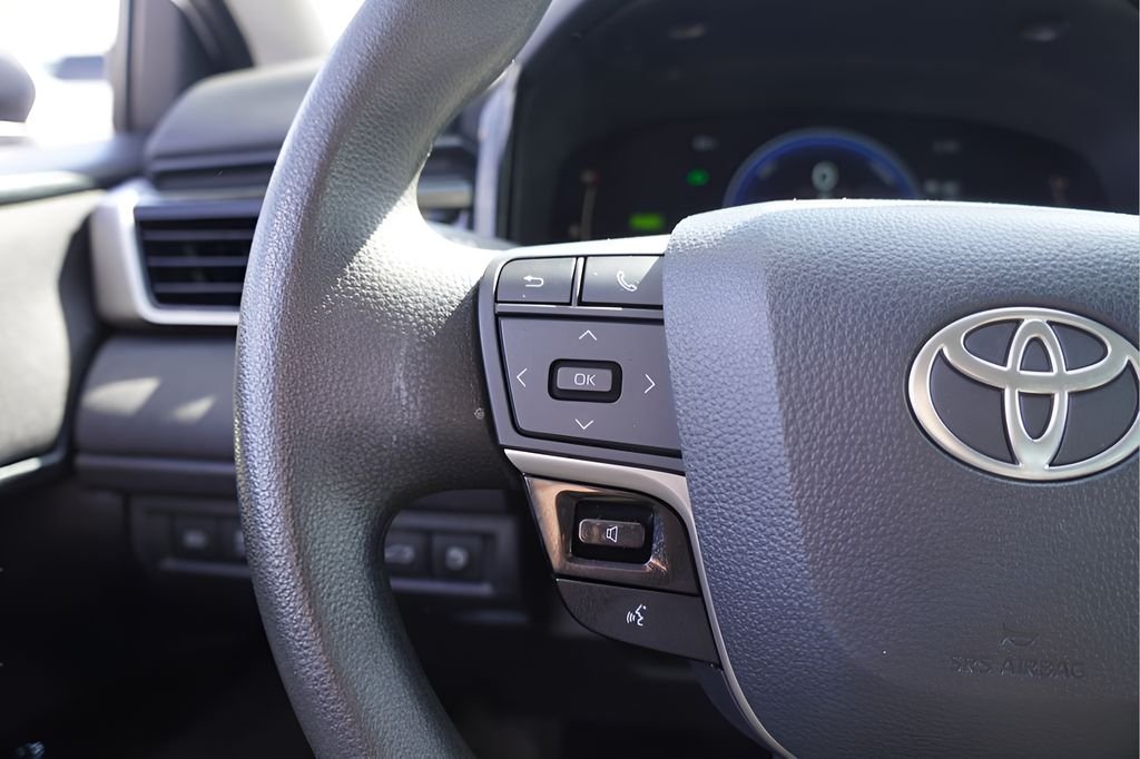 Used 2025 Ice Cap Toyota LE image 20