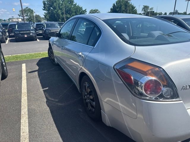 Used 2010 Silver Nissan 2.5 S image 3