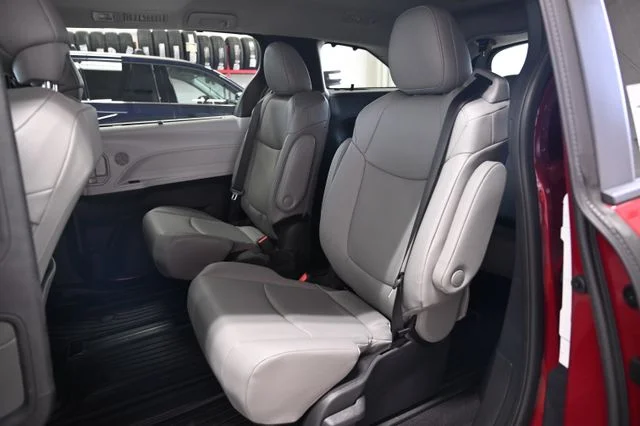 2026 Toyota Sienna XLE - Photo 12