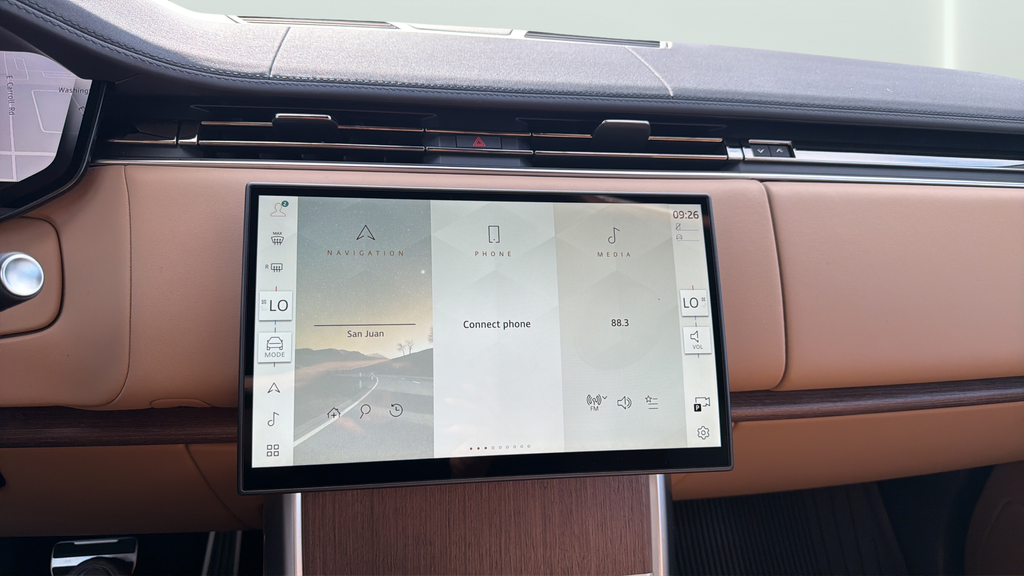 New 2026 Fuji White Land Rover SE image 21