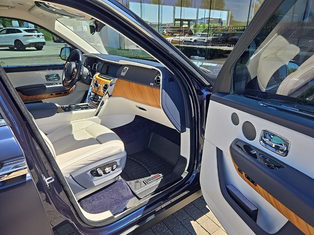 Used 2021 Midnight Sapphire Rolls-Royce Base image 19