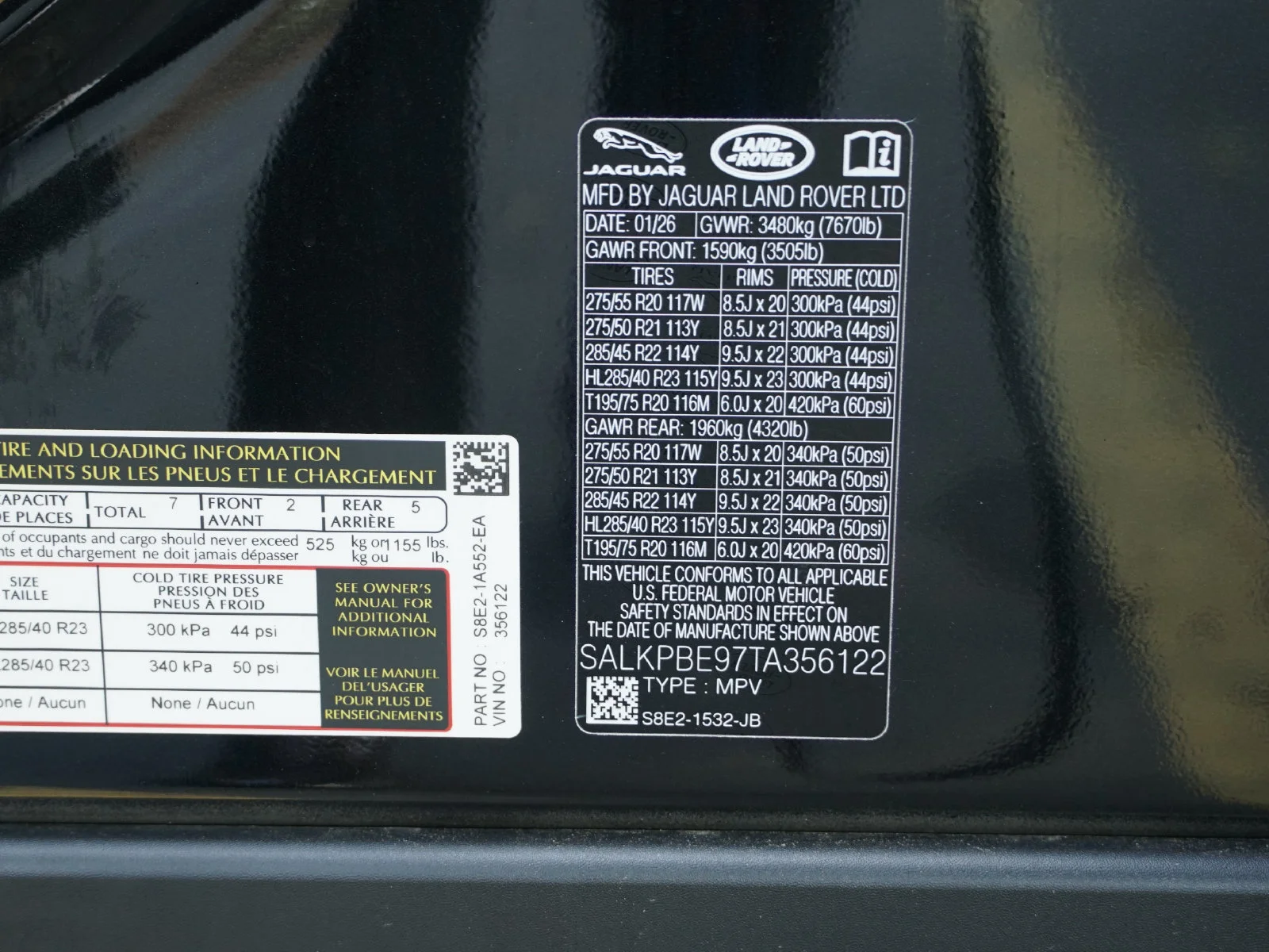 Used 2026 Narvik Black Land Rover SE image 32