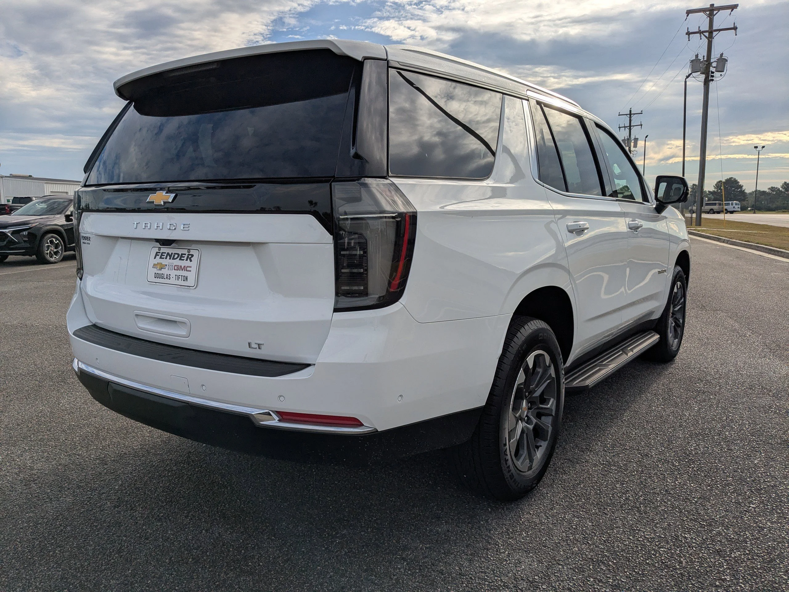 New 2025 Summit White Chevrolet LT image 4