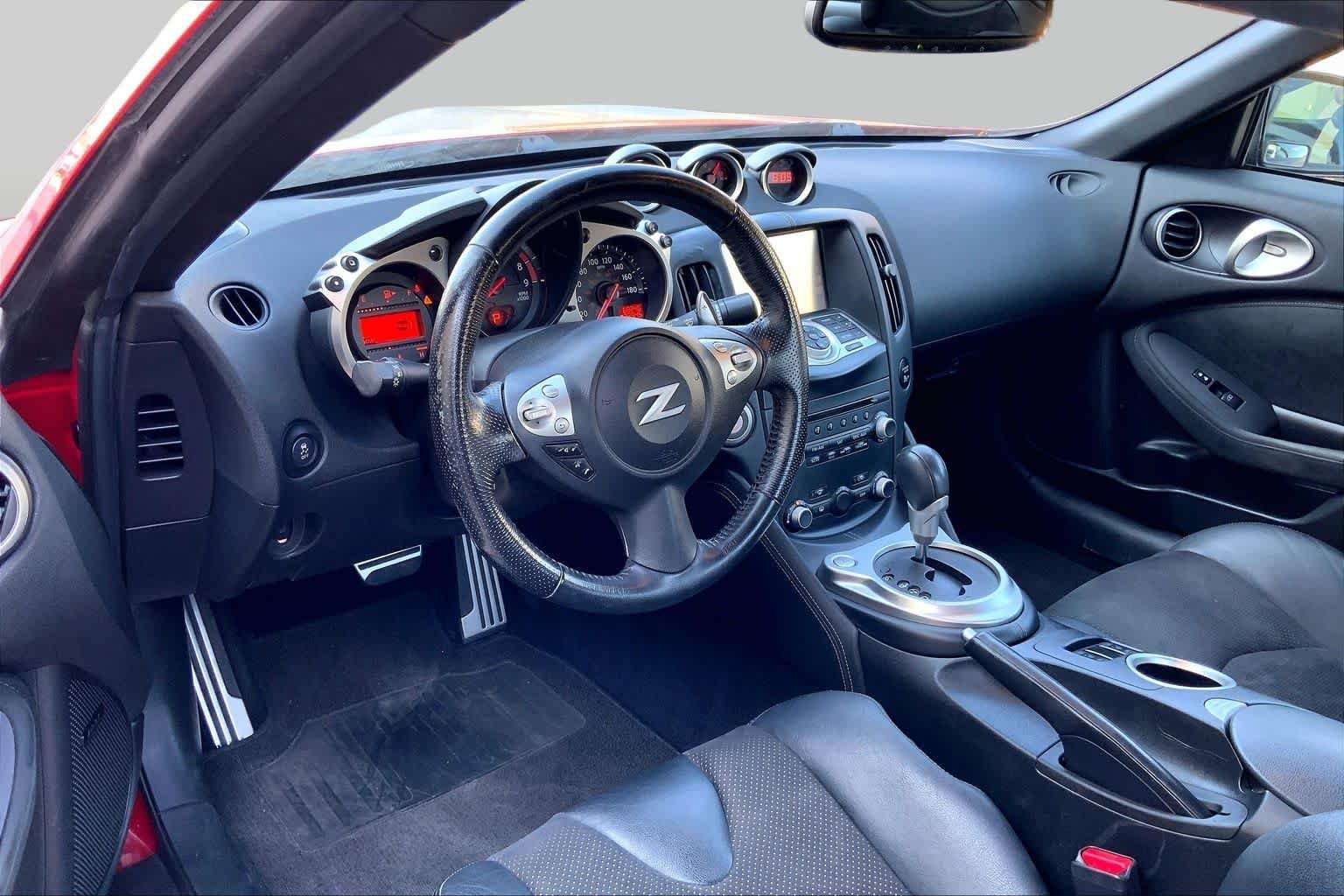 Used 2016 Solid Red Nissan Touring image 18