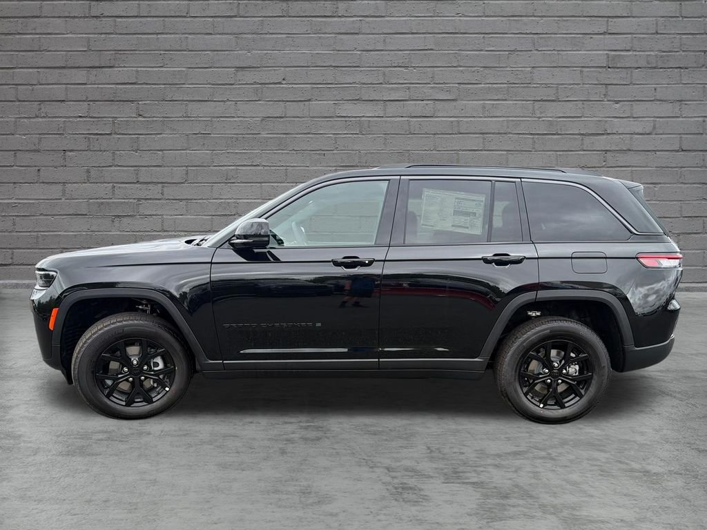 New 2026 Diamond Black Crystal Pearl-Coat Exterior Paint Jeep Altitude image 4