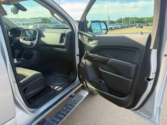 Used 2018 QUICKSILVER METALLIC GMC 2WD SLE image 23