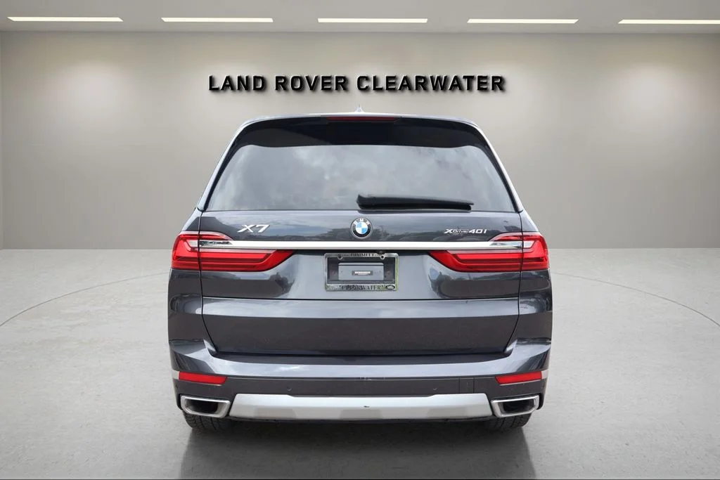 Used 2021 Gray BMW xDrive40i image 4