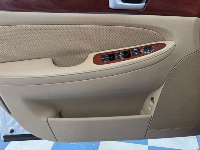 Used 2014 White Hyundai 3.8 image 29