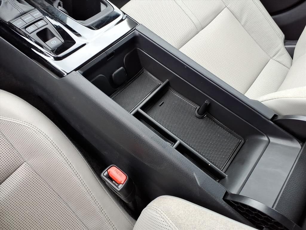 Used 2025  Toyota XLE image 25