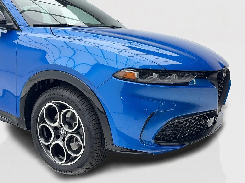 New 2025 Blue Alfa Romeo Base image 3