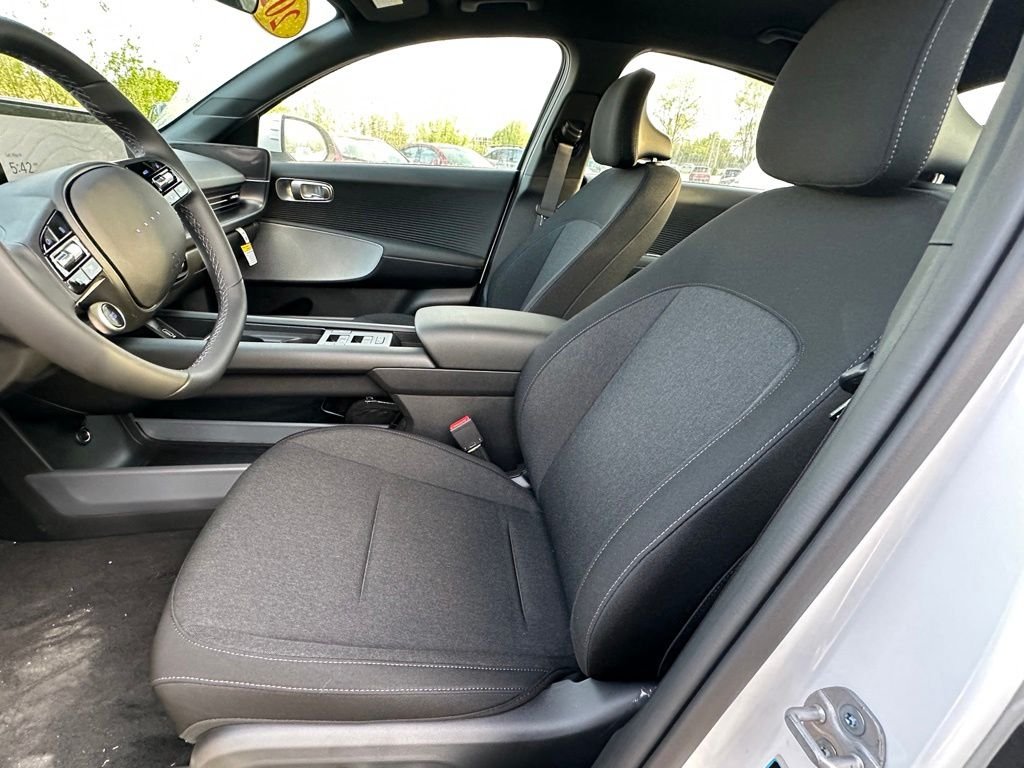 2025 Hyundai IONIQ 6 SE - Photo 10