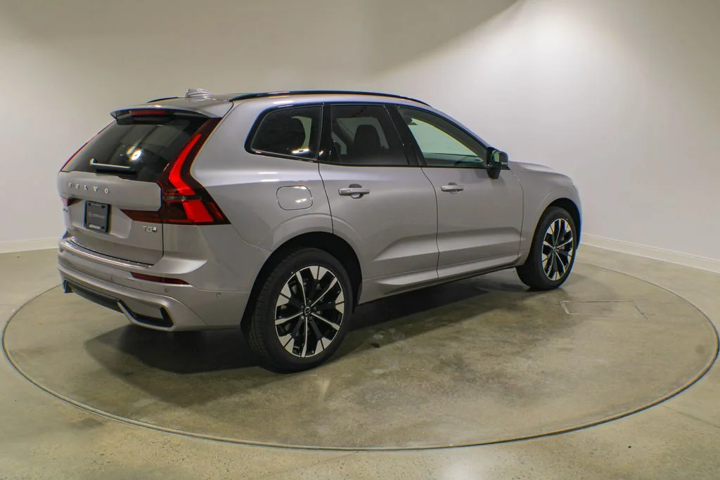 New 2026 Aurora Blue Volvo T8 Plus image 5