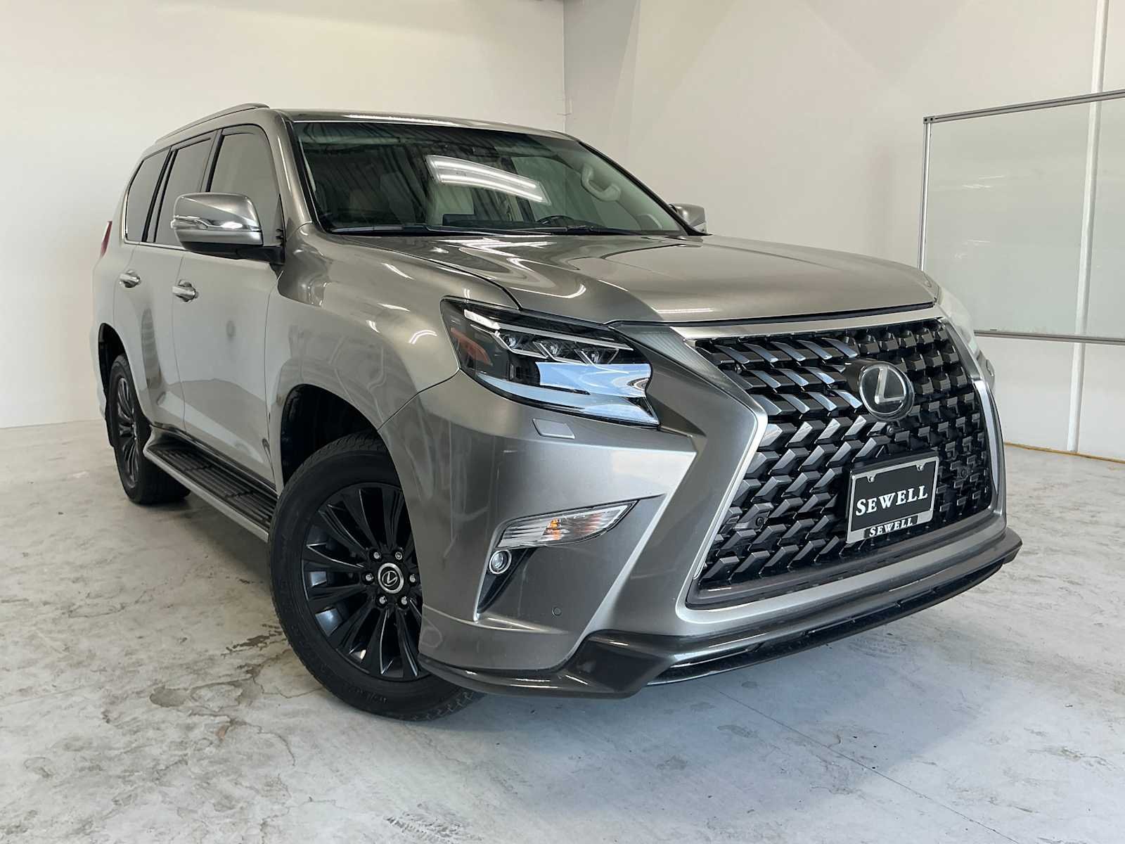 Used 2022 Atomic Silver Lexus Luxury image 3