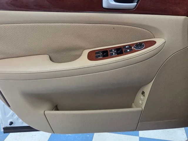 Used 2014 White Hyundai 3.8 image 29