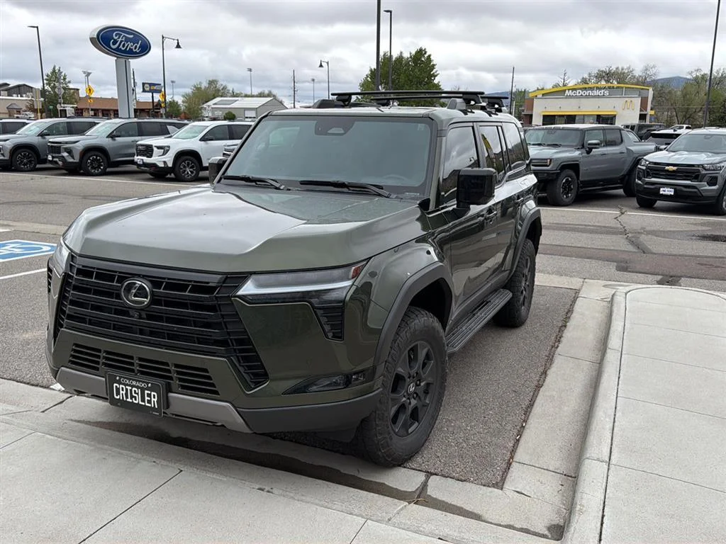 Used 2025 Nori Green Pearl Lexus GX 550 Overtrail image 2