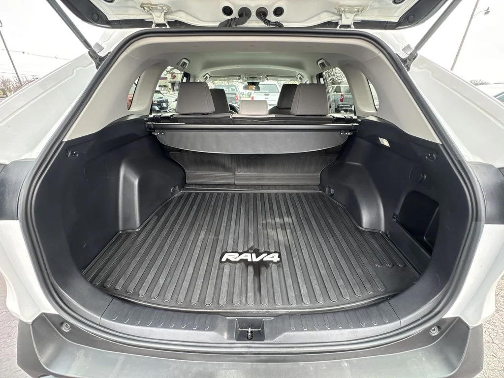 Used 2022 White Toyota XLE image 25