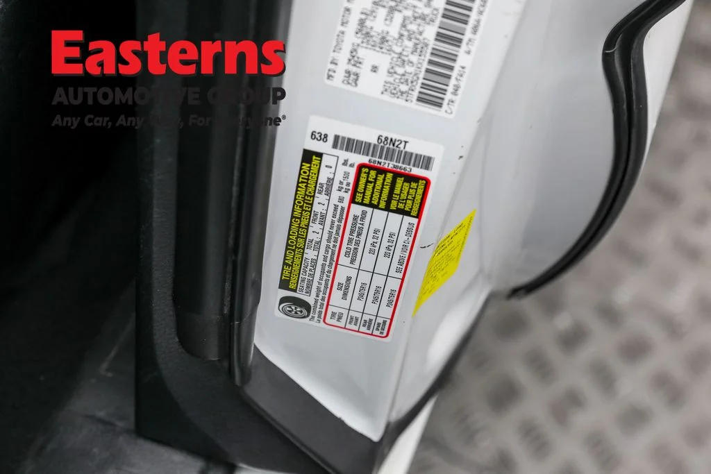 Used 2019 White Toyota SR image 31