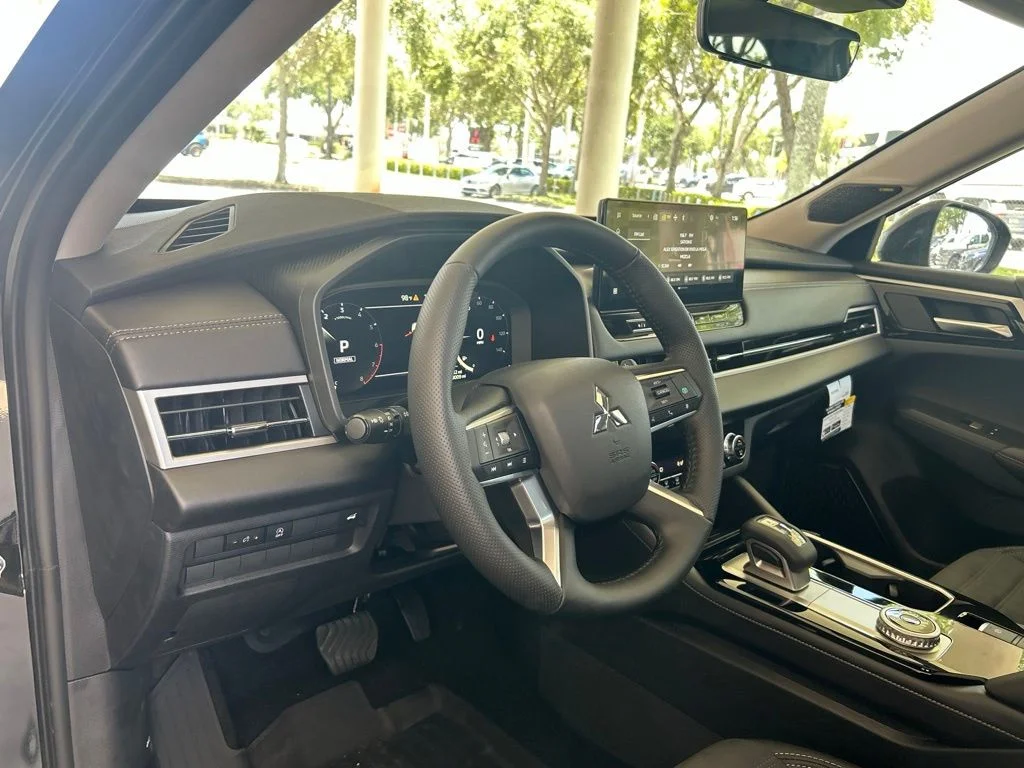 New 2026 Black Mitsubishi SE image 11