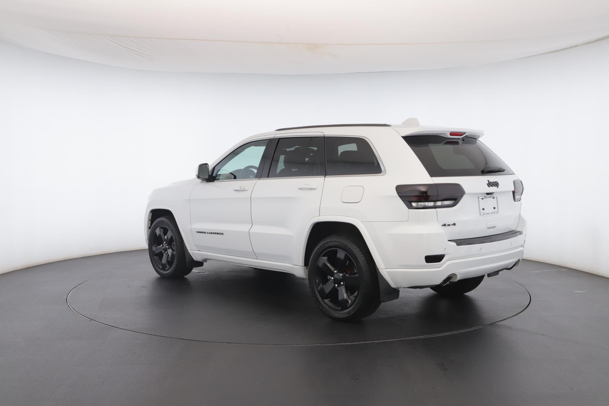 Used 2015 Bright White Clearcoat Jeep Altitude image 23