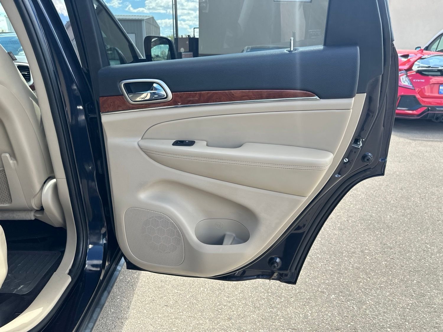 Used 2011 Black Jeep Limited image 31