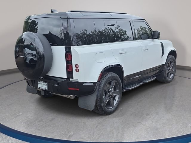 Certified Used 2025 White Land Rover X-Dynamic SE image 6