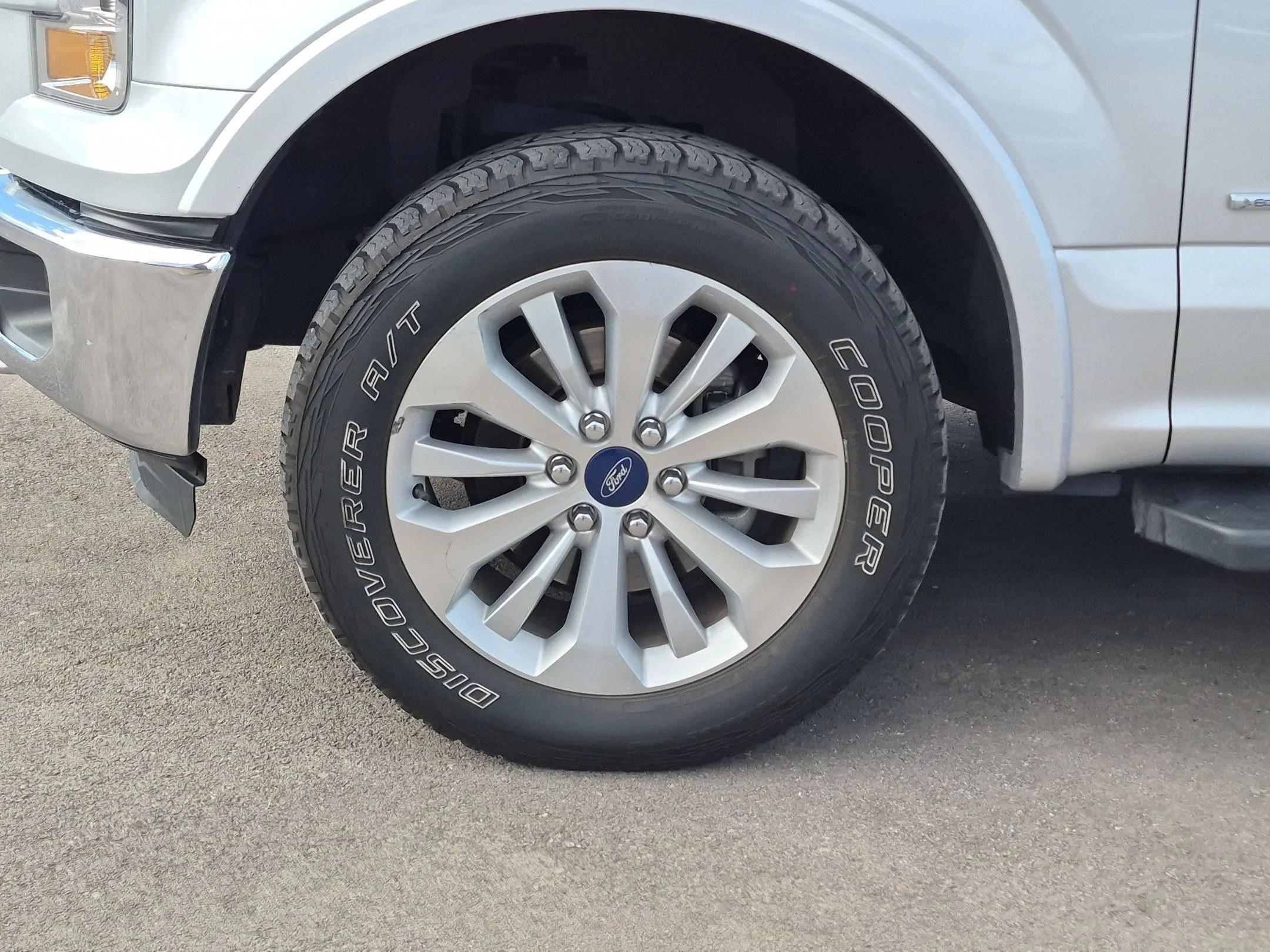 Used 2015 Ingot Silver Ford Lariat image 12