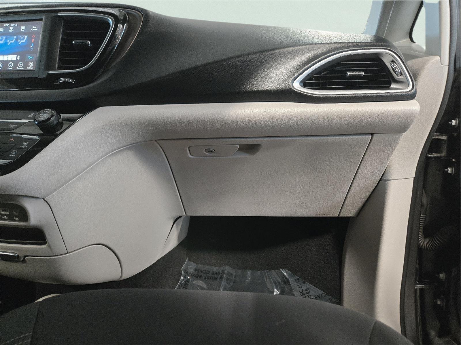 Used 2019 GRAY CHRYSLER L image 42