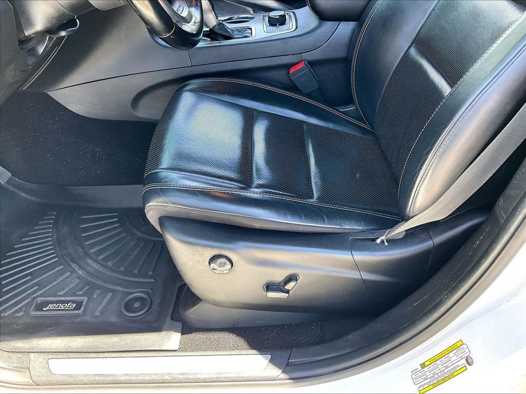 Used 2021 Bright White Clearcoat Jeep Limited image 33